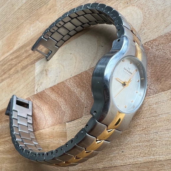 Skagen Denmark ladies two-tone modern bangle bracelet watch NEW BATTERY